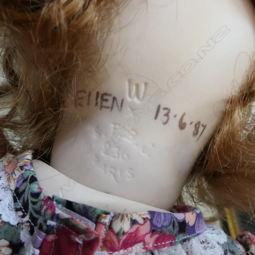 2 VINTAGE PORCELAIN DOLLS W STANDS LARGEST H 580MM & MARKED SFBJ '87  Image 1++