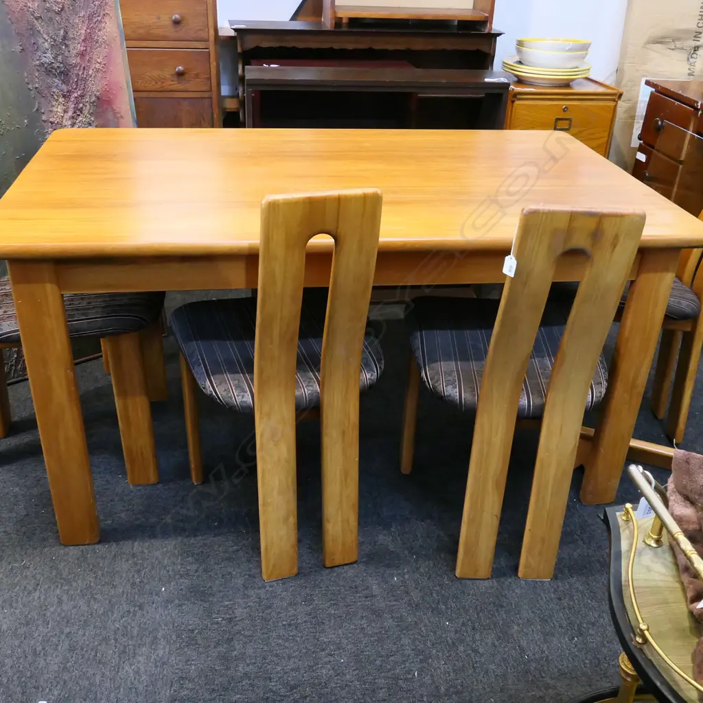 RIMU OTTO LARSON DINING TABLE & 4 CHAIRS (1 AF) Image 1++