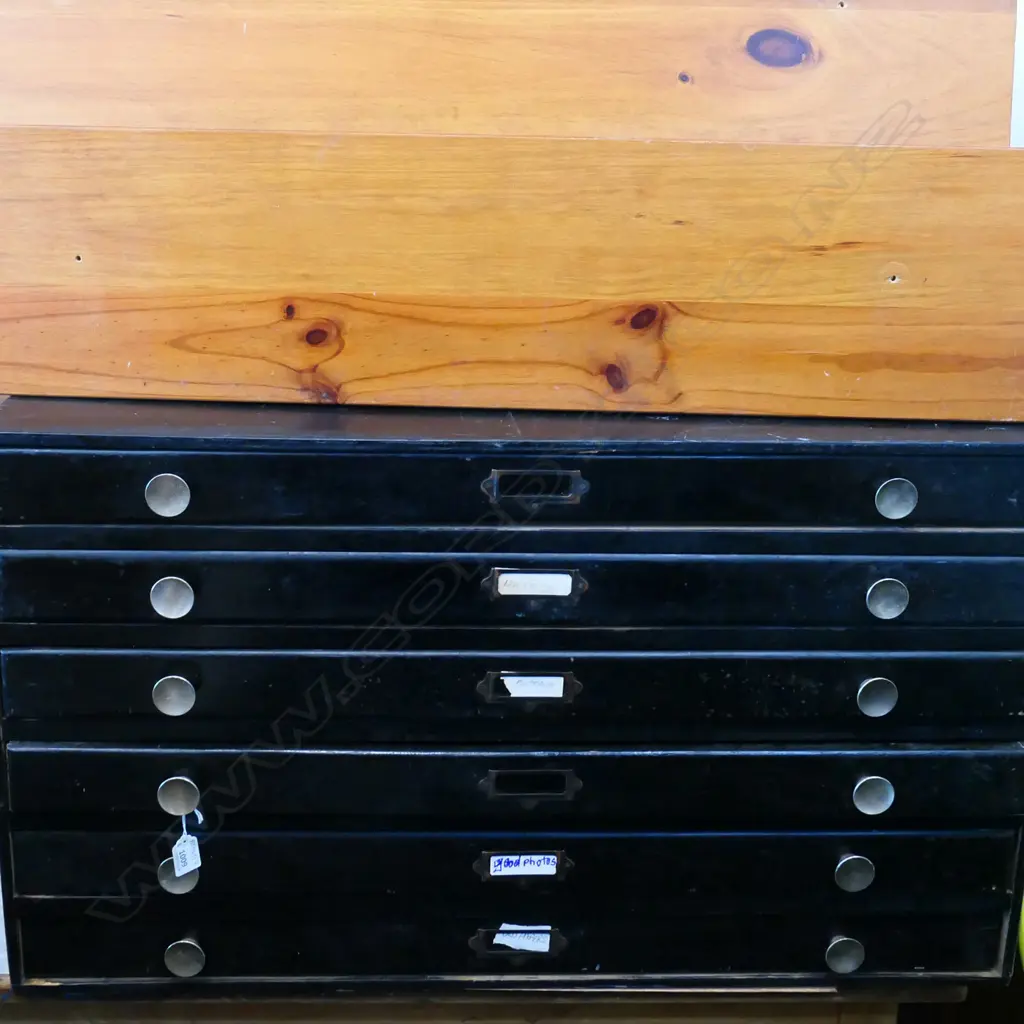 6 DRAWER CABINET + 2 UNRELETED DRAWERS Image 1++