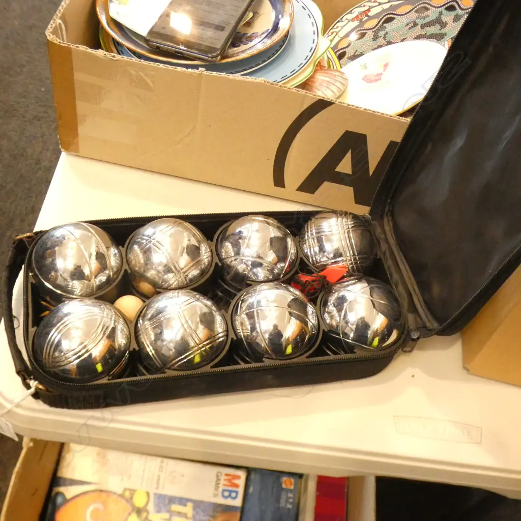 BOULES SET IN CASE  Image 1++