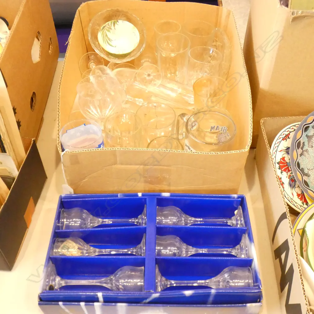 BOX LOT ASST. GLASS & CRYSTAL.... Image 1++