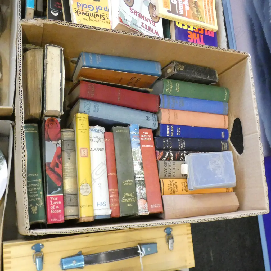 BOX LOT VINTAGE BOOKS EX. HIGHWIC HOUSE Image 1++