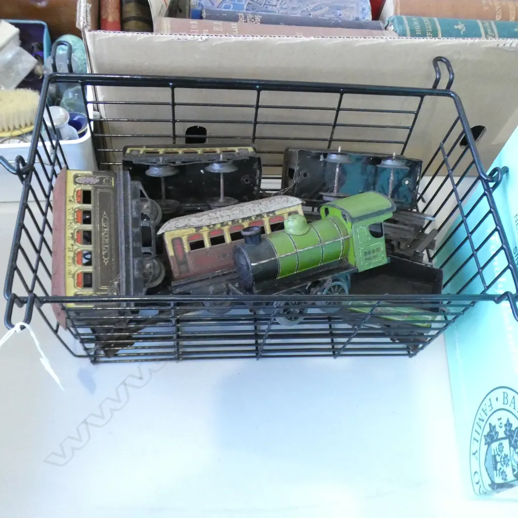 VINTAGE TIN SET Image 1++
