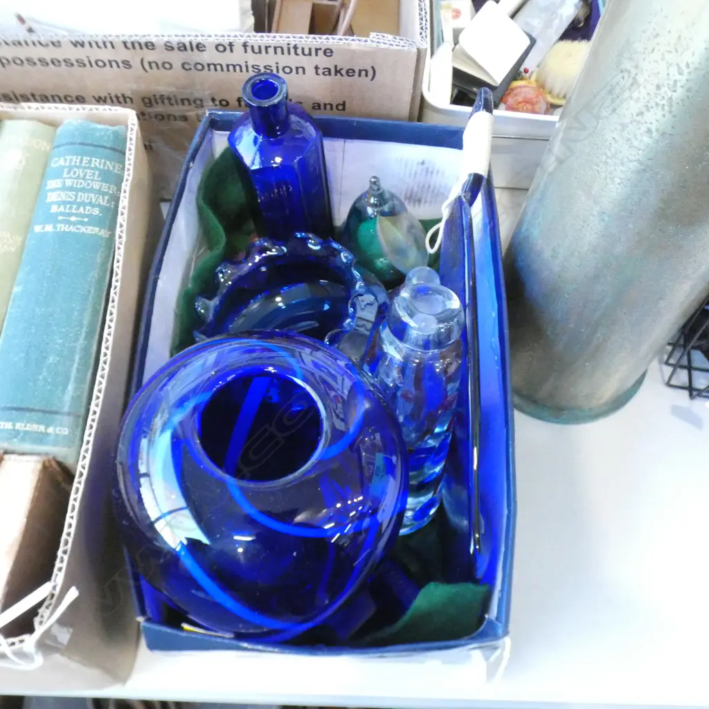 BOX LOT ASST. COLOURED GLASS Image 1++