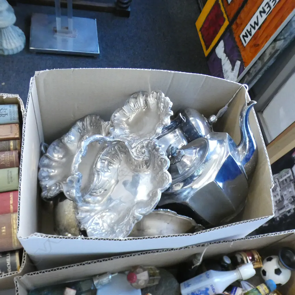 BOX ASST SILVER PLATE INCL TEAPOT / COFFEE POT ETC.. Image 1++