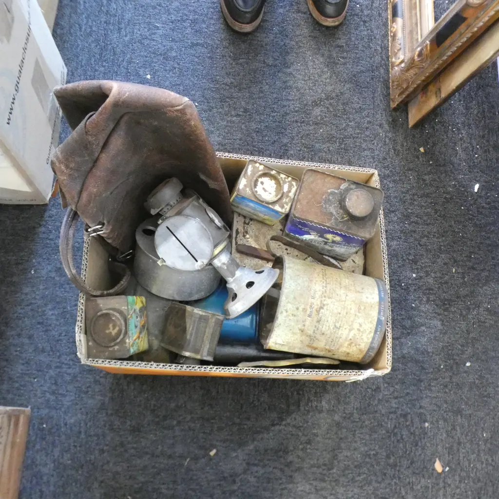 BOX OLD TINS. THERMETTE. LAMP. BAG ETC Image 1++