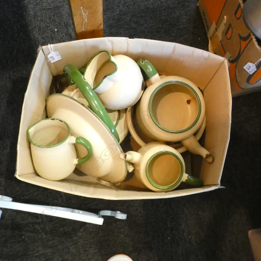 BOX OF OLD ENAMEL KITCHEN WARE; CREAM & GREEN TEAPOTS ETC Image 1++