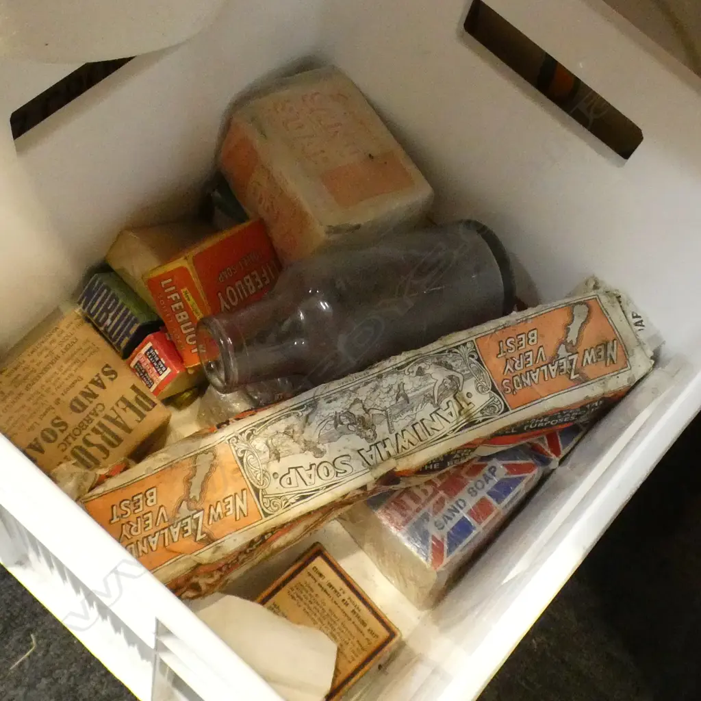 BOX OLD ADVERTISING COLLECTABLES: TANIWHA SOAP + OTHER SOAP ETC Image 1++