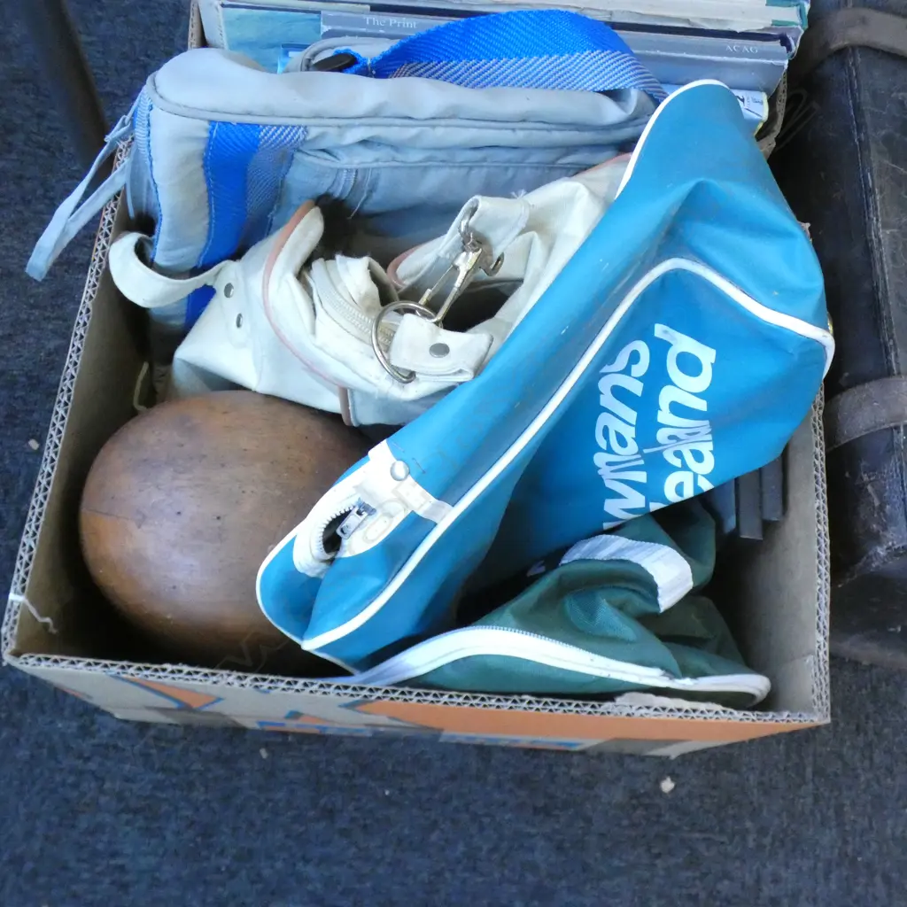 BOX OLD TRAVEL BAGS. HAT BLOCK. PRINTS ETC Image 1++