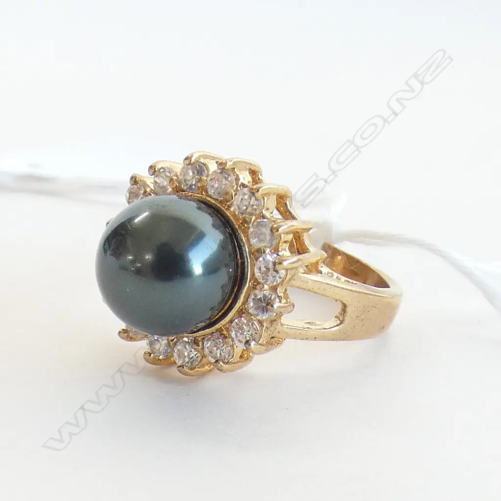 18CT GOLD PLATED AND FAUX BLACK PEARLCOSTUME RING Image 1++