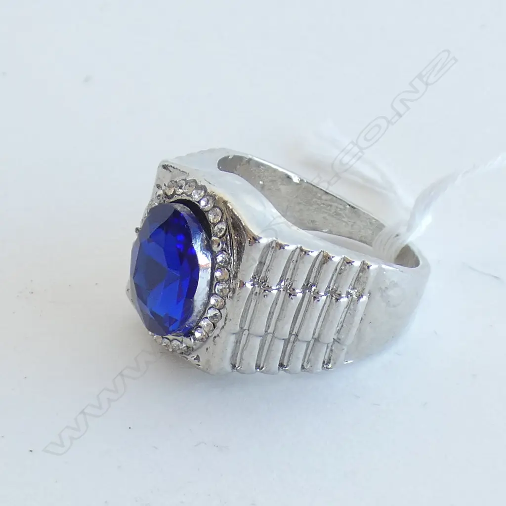 SILVER COLOURED LGE FAUX SAPPHIRE & FAUX DIA. SET RING Image 1++