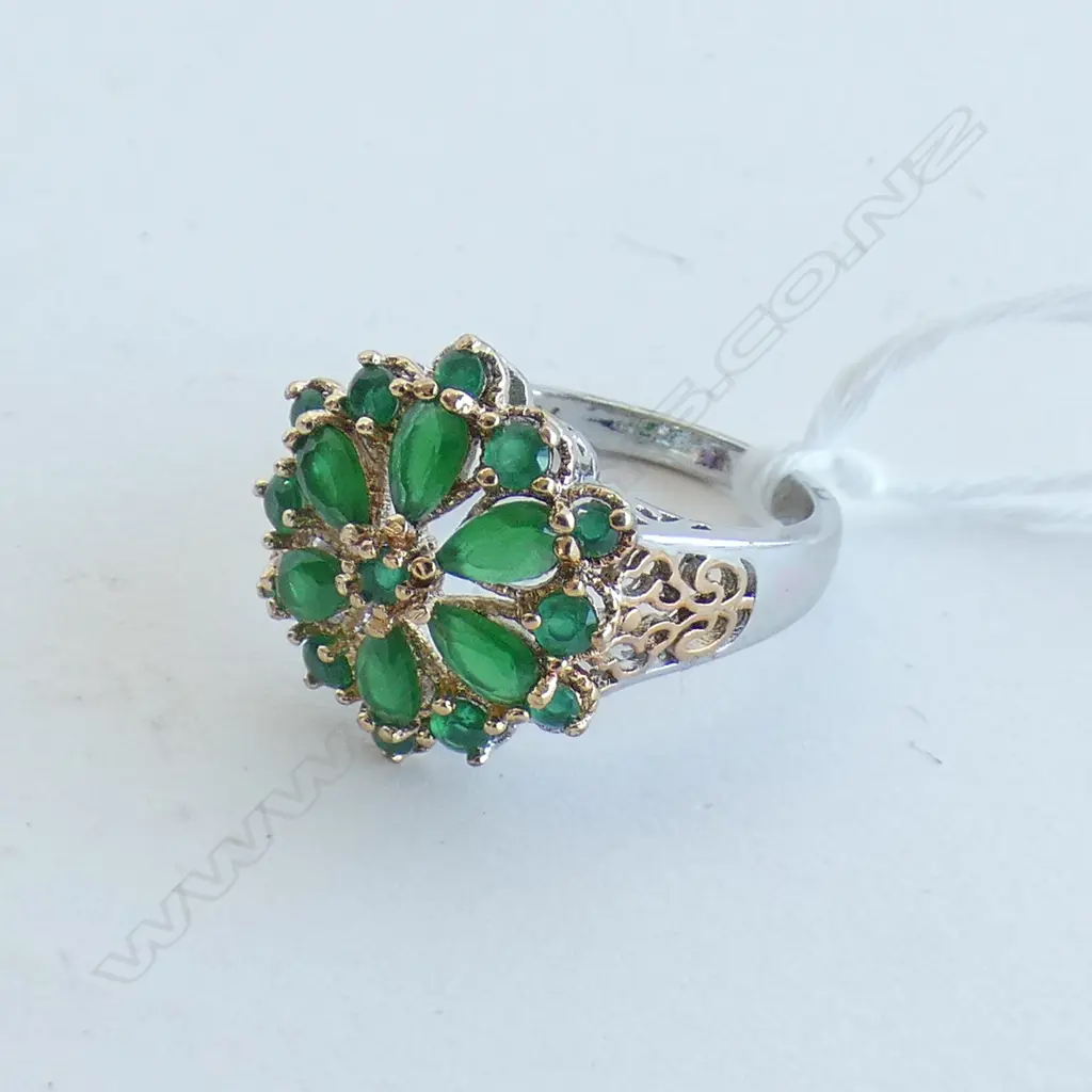 SILVER FAUX EMERALD CLUSTER RING Image 1++