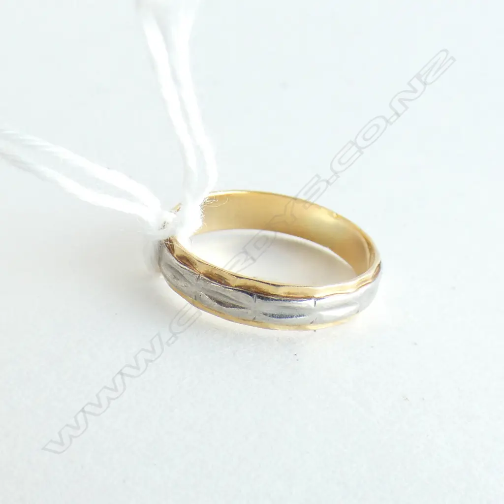 18CT GOLD & PALLADIUM RING 2.1 GRAMS  Image 1++