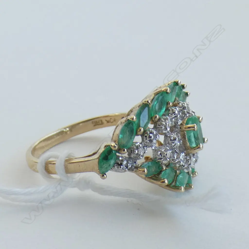 10CT GOLD AND EMERALD PRINCESS RING 4.46gm Image 1++