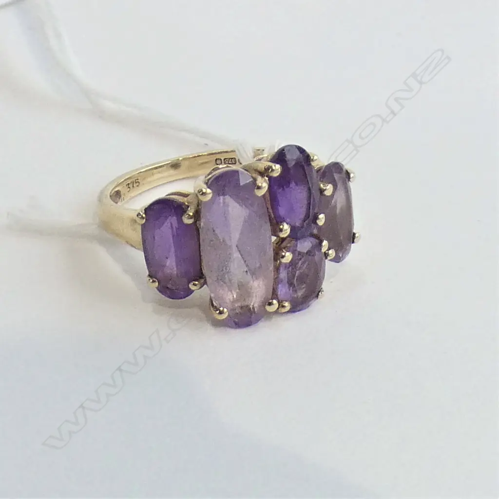 9CT GOLD & PURPLE AMETHYST RING 2.9 GRAMS Image 1++