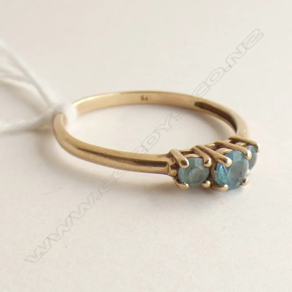 9CT GOLD & BLUE TOPAZ? RING 1.8 GRAMS Image 1++