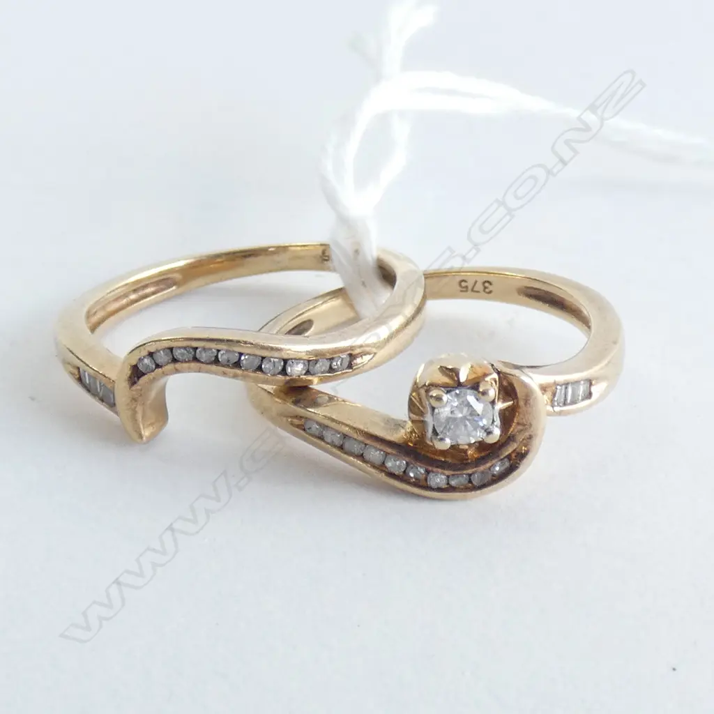 9CT GOLD AND DIAMOND RING SET 3.90gm Image 1++