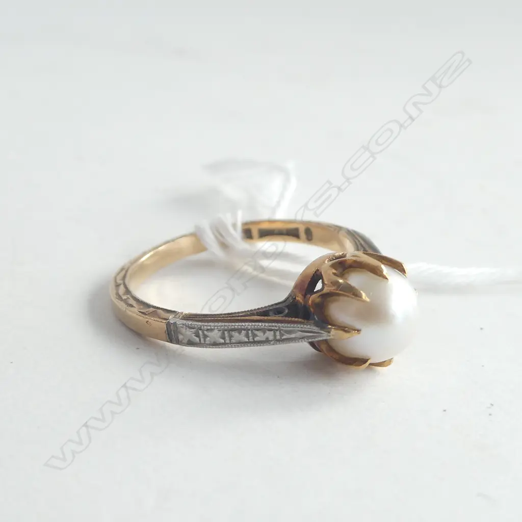 18CT GOLD PLATINUM AND PEARL RING 3.40gm Image 1++