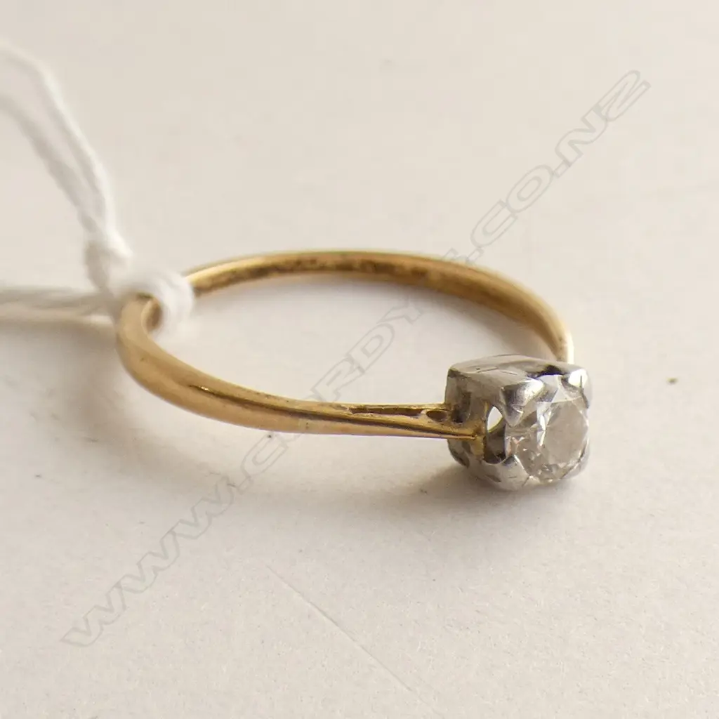 18CT DIAMOND SOLITAIRE RING 1.8 GRAMS Image 1++