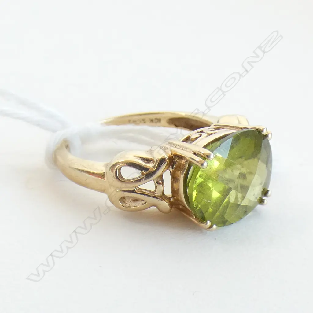 10CT GOLD & CHEQUERBOARD CUT PERIDOT  3.54gm Image 1++