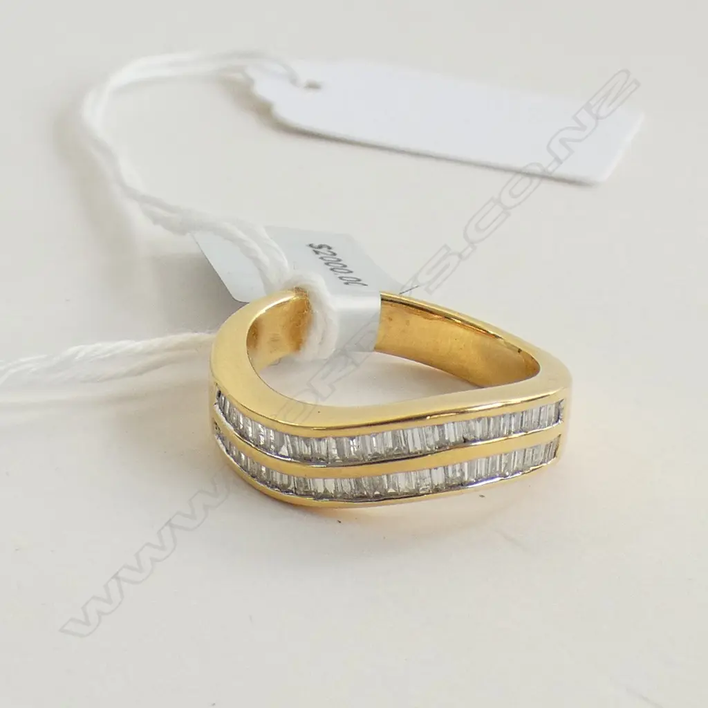 18CT GOLD AND DIAMOND BAND 7.3 GRAMS Image 1++