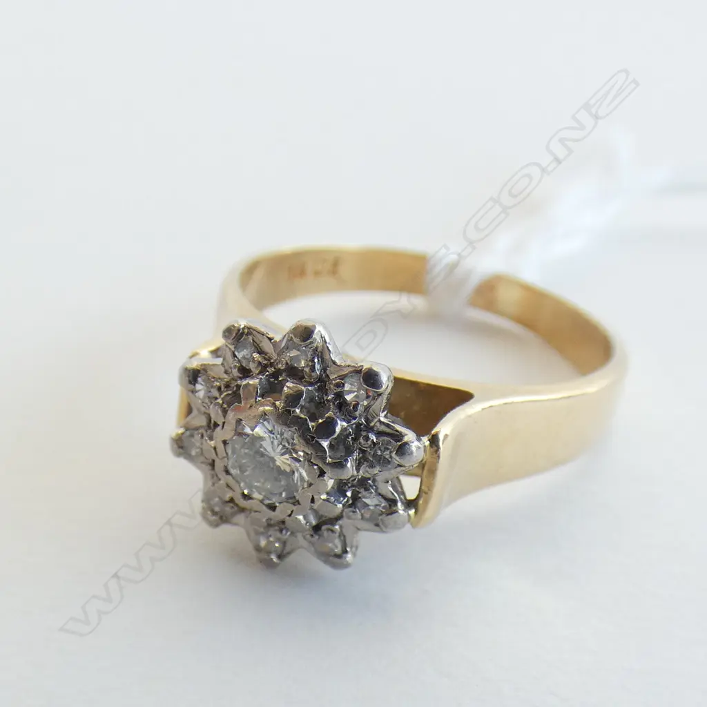 18CT DIAMOND CLUSTER RING 5.2 GRAMS w. 2019 VALUATION $4150 Image 1++