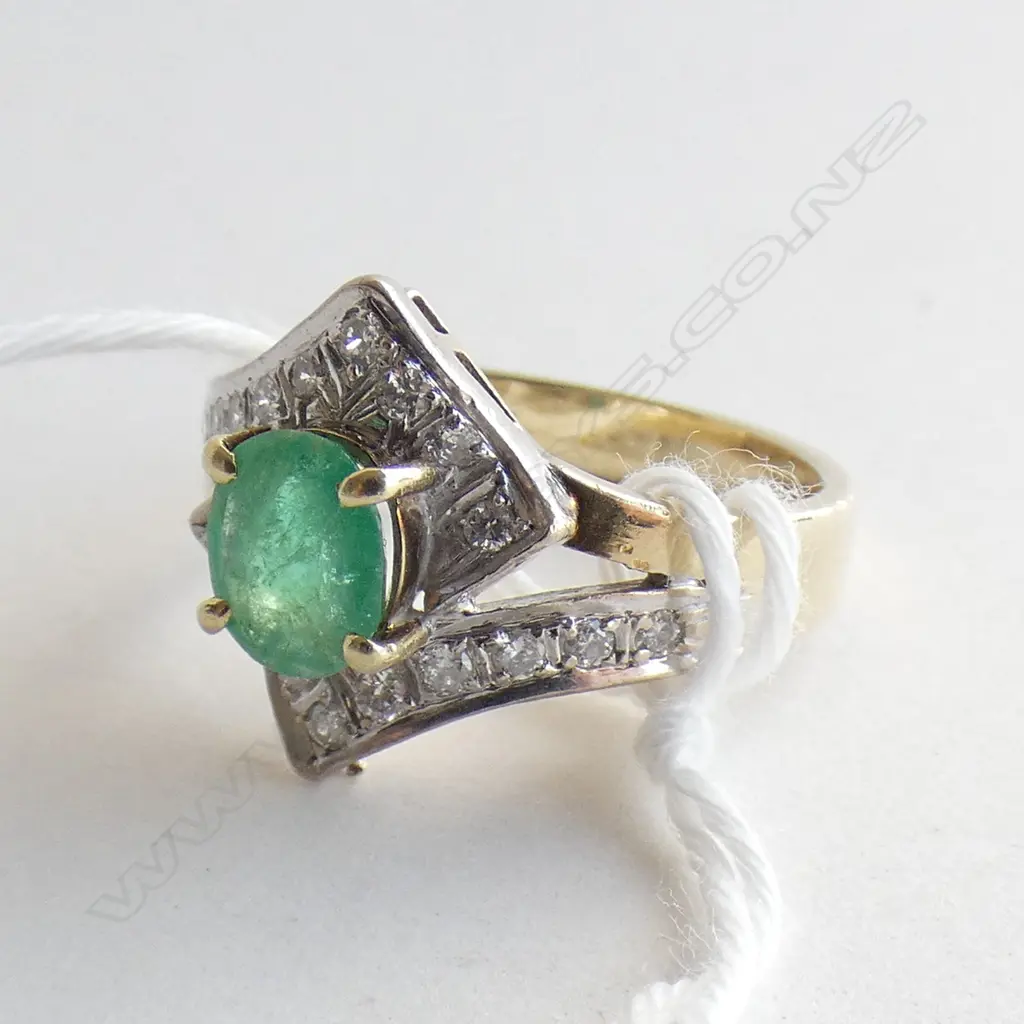 14CT GOLD EMERALD & DIAMOND RING 5 GRAMS w. 2019 VALUATION $1990 Image 1++