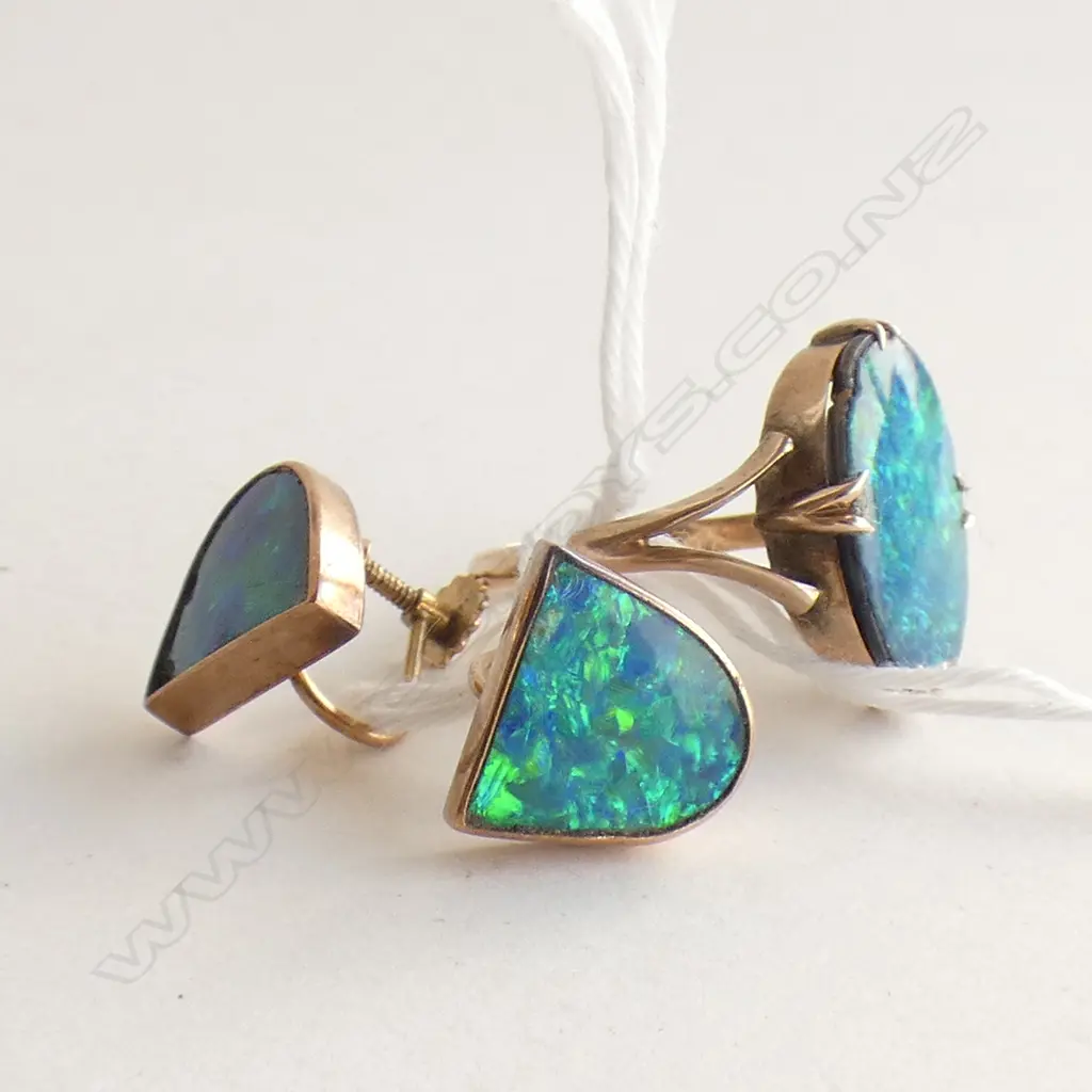 ANTIQUE 9CT GOLD OPAL DOUBLET RING + PR EARRINGS MINOR CHIPS 5.7 GRAMS Image 1++