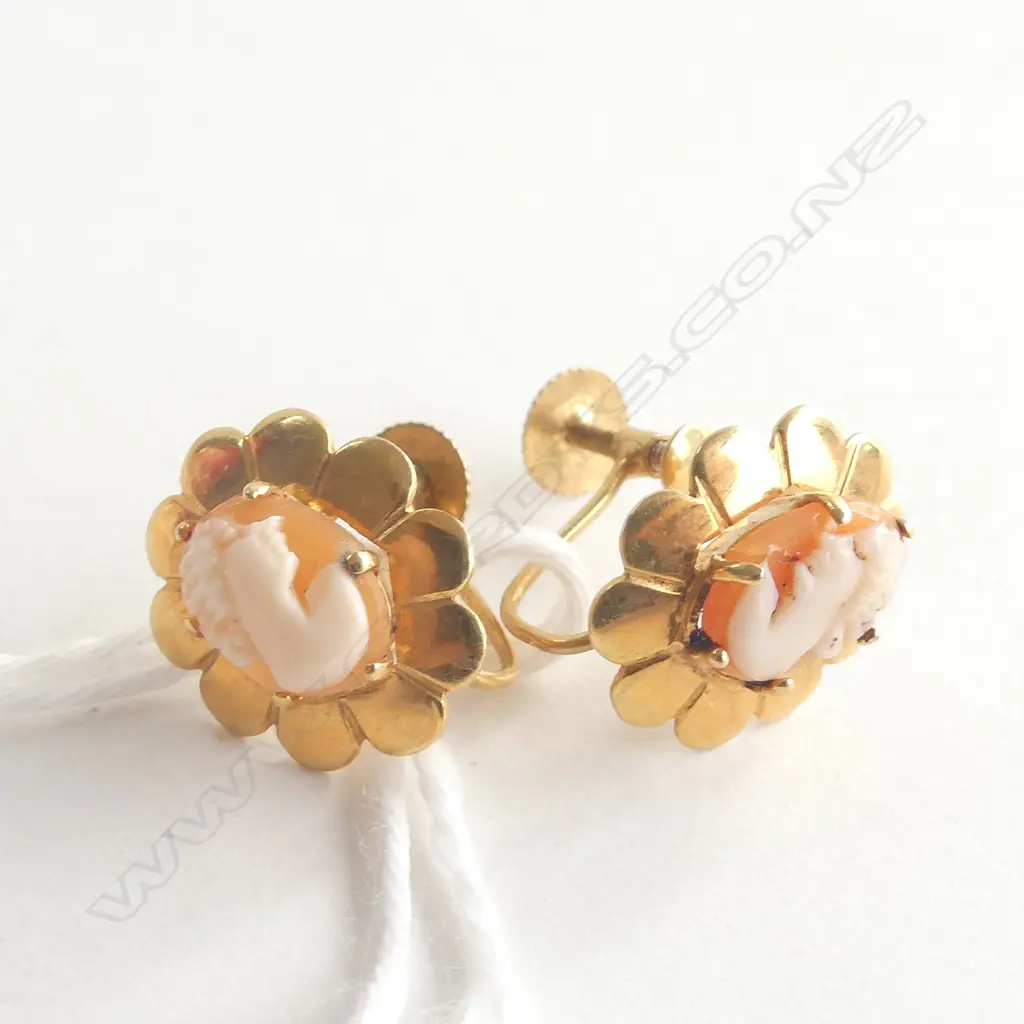 PAIR 9CT GOLD CAMEO EARRINGS 2.28gm Image 1++