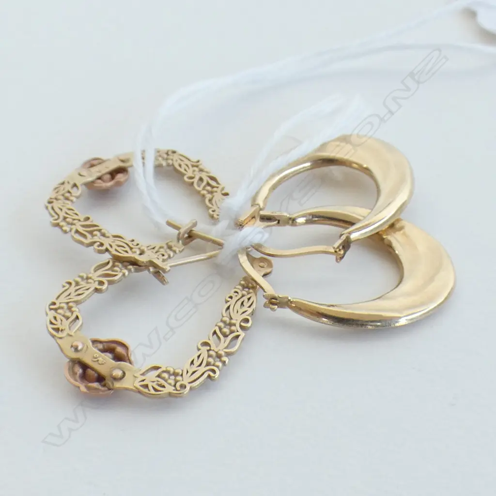 TWO PAIRS 10CT GOLD EARRINGS 2.70gm Image 1++