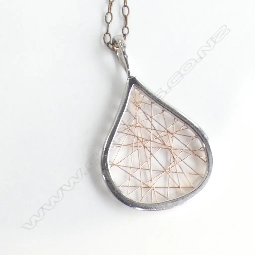 9CT ROSE & WHITE GOLD PENDANT 1.9gm ON PLATED CHAIN Image 1++