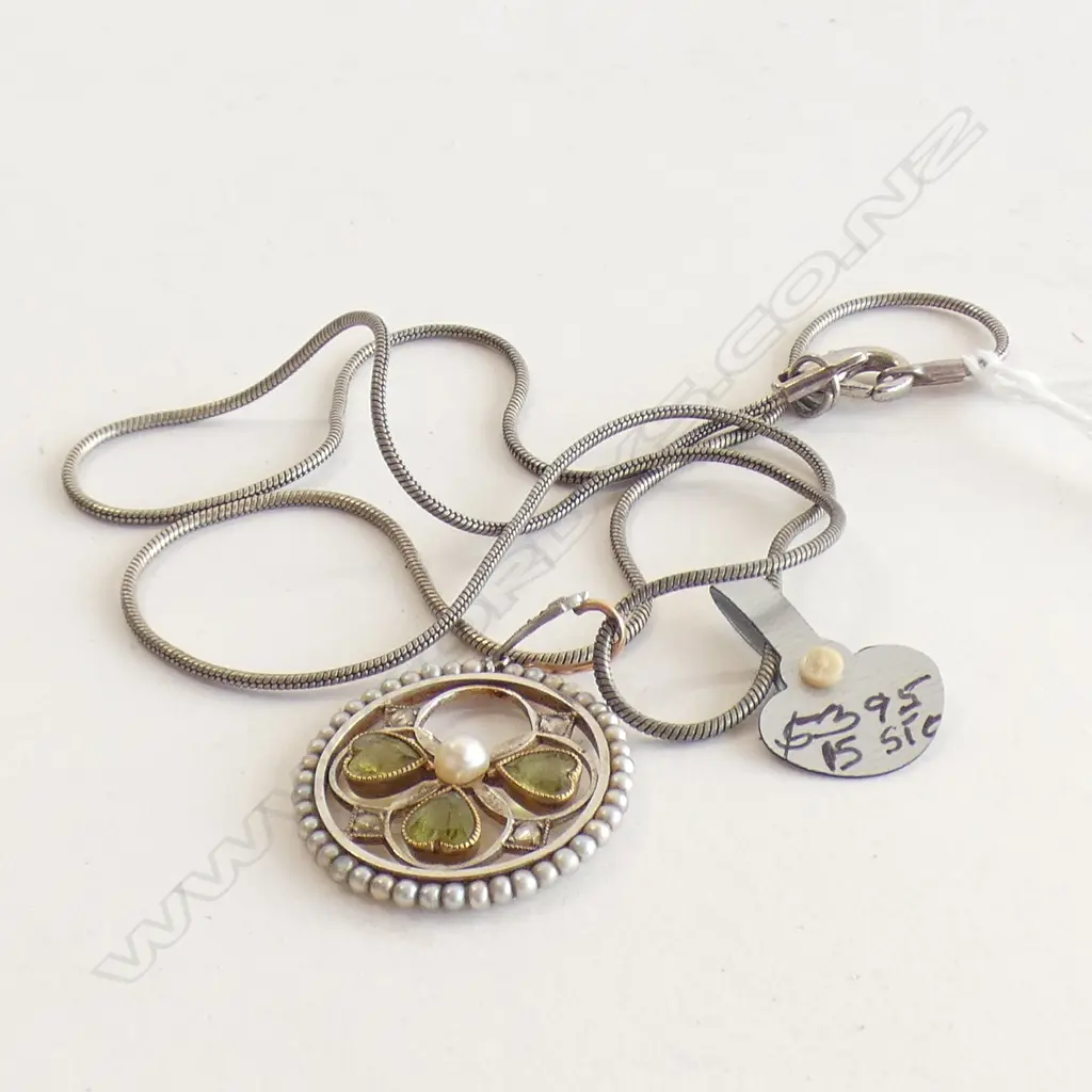 15CT GOLD PERIDOT SEED PEARL PENDANT ON PLATED CHAIN a/f Image 1++