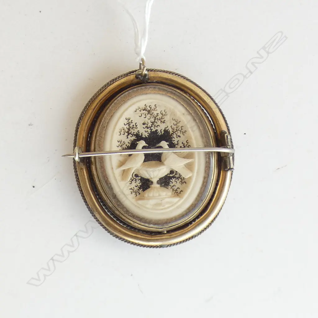 VICTORIAN DOUBLE SIDED BROOCH Image 1++