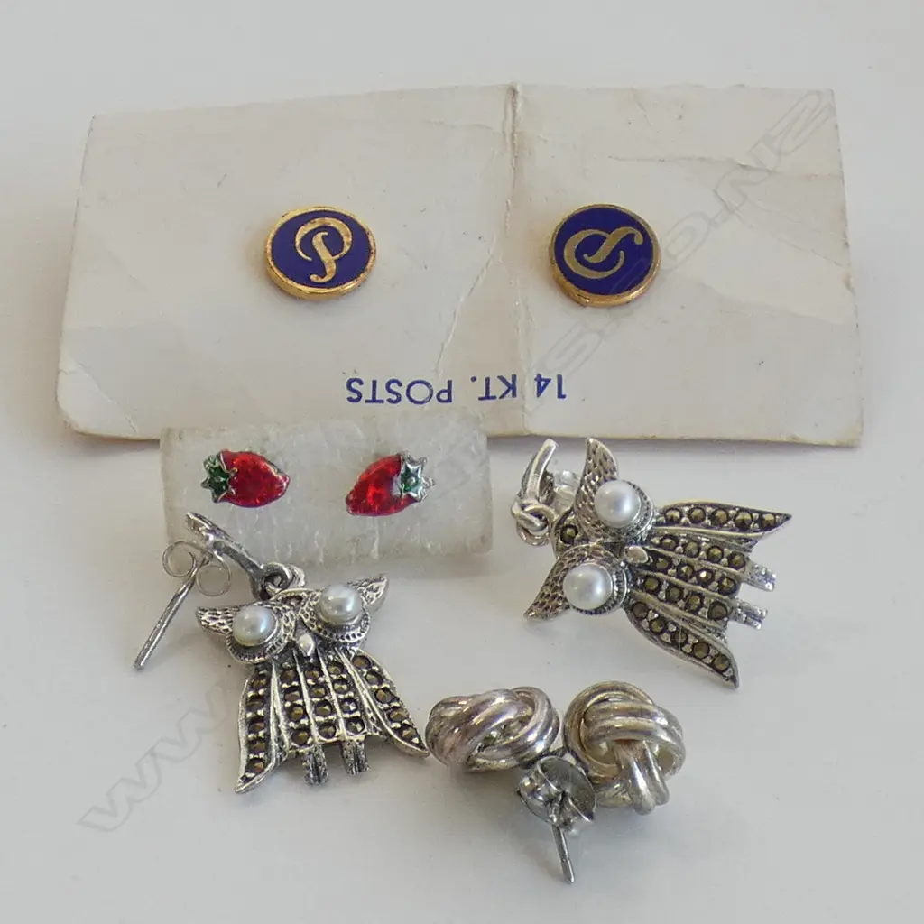SILVER OWL & MARCASITE EARRINGS PLUS THREE OTHER PAIRS OF EARRINGS Image 1++