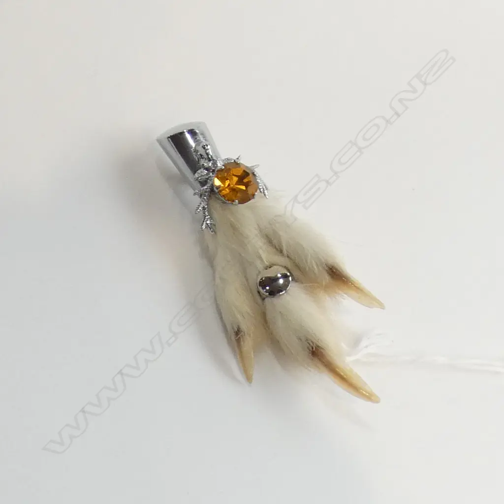 SCOTTISH CLAW BROOCH W AMBER GLASS STONE Image 1++