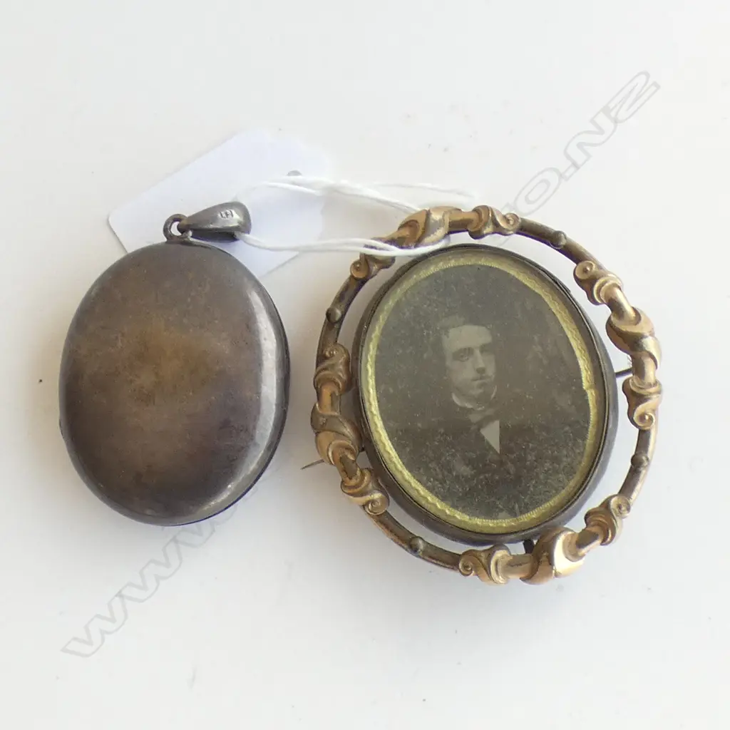 VICTORIAN PORTRAIT BROOCH + SILVER LOCKET PENDANT Image 1++