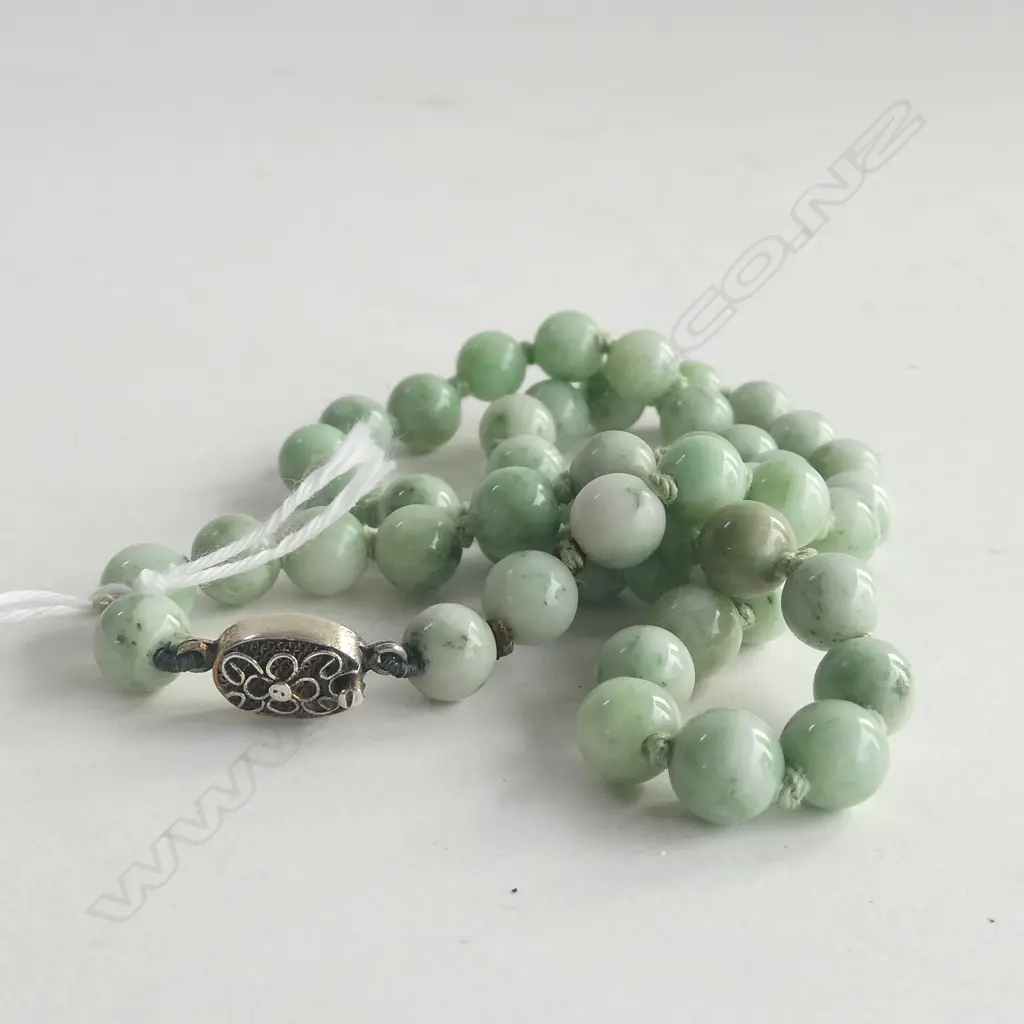 APPLE GREEN JADE BEAD NECKLACE SILVER GILT CLASP Image 1++