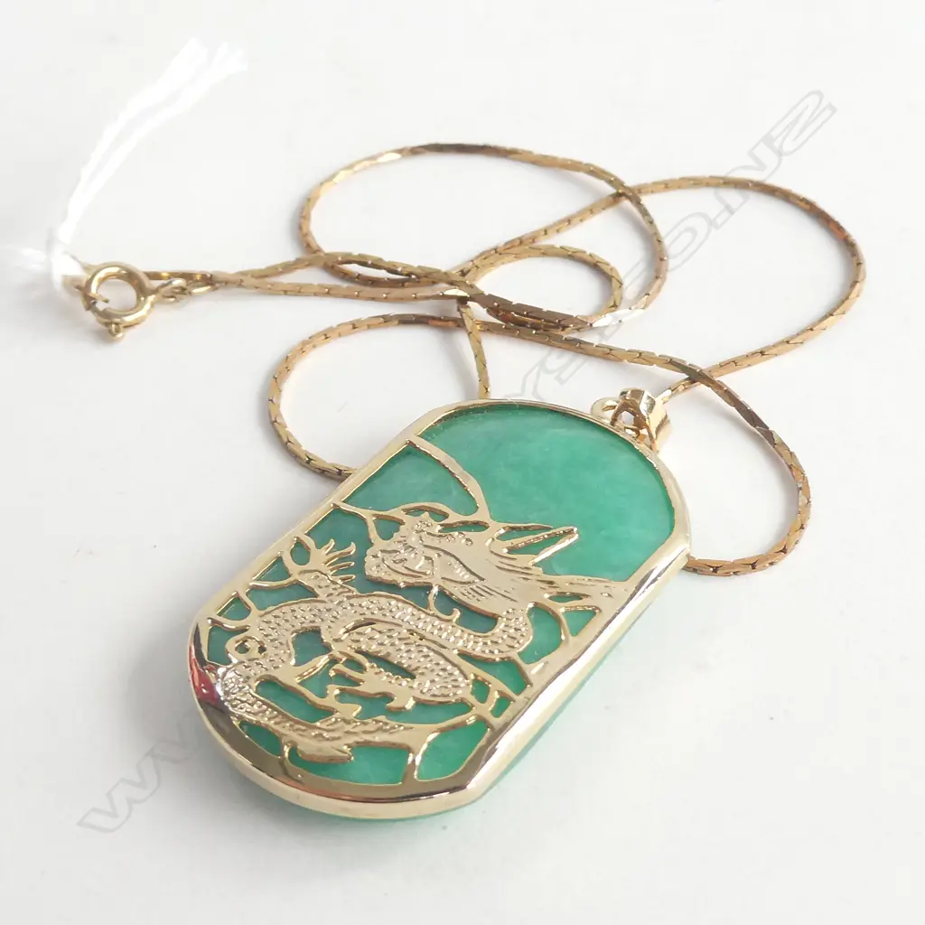 APPLE GREEN JADE PENDANT AND GOLD METAL DRAGON FRAME AND CHAIN Image 1++