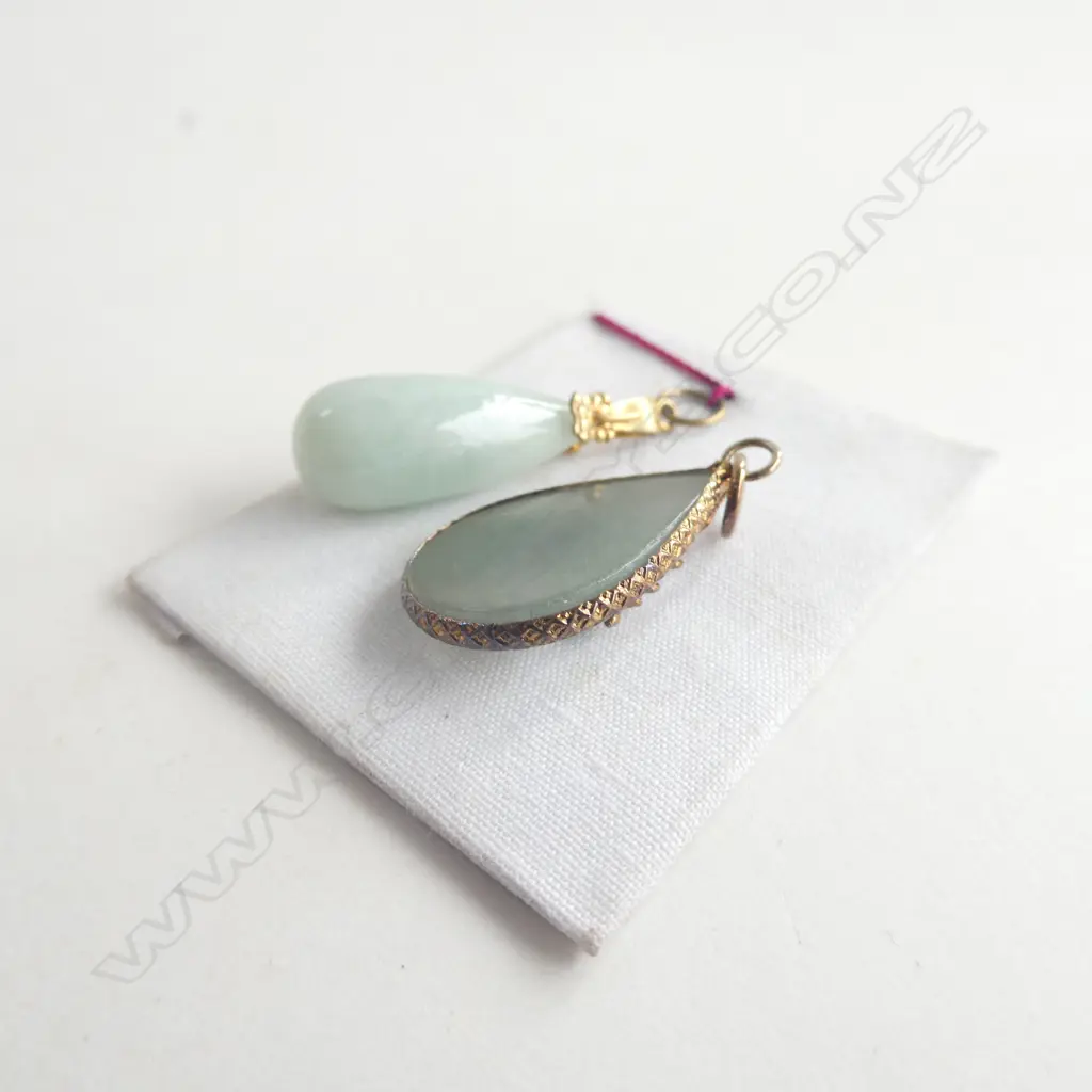 DARK JADE TEAR DROP PENDANT & LIGHT JADE TEAR DROP PENDANT a/f Image 1++