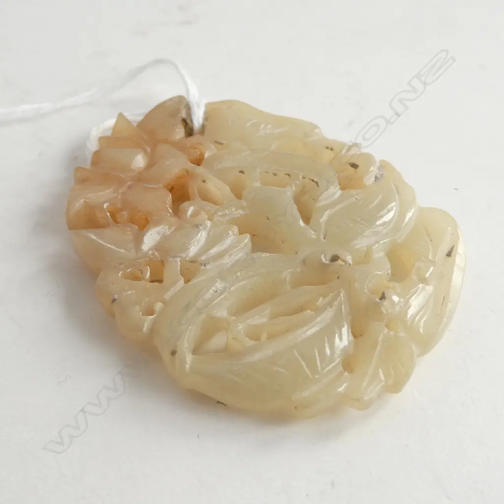 CARVED JADE PENDANT Image 1++