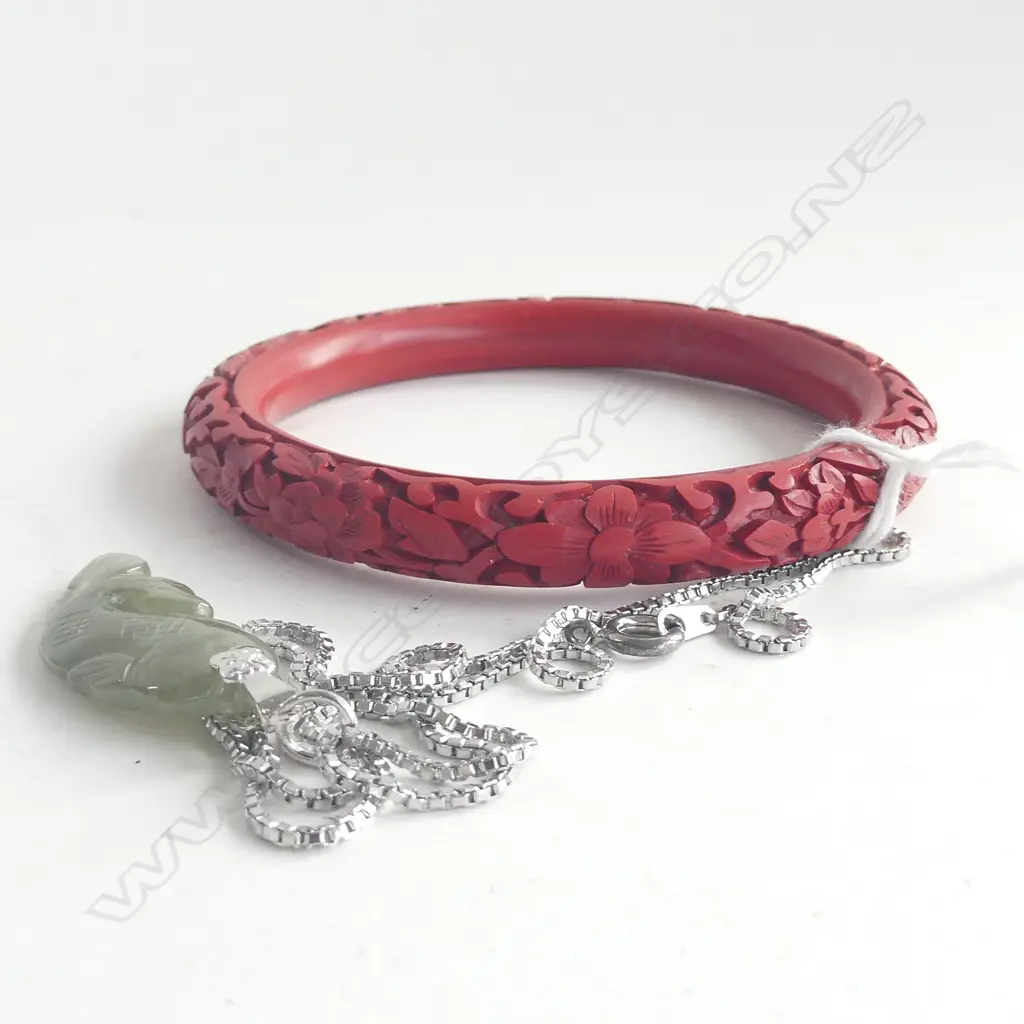 CARVED CINNEBAR LACQUER BANGLE AND CARVED JADE FISH ON WHITE METAL CHAIN Image 1++