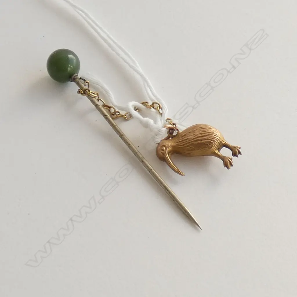 (20169) NZ 9CT KIWI STICK PIN NEPHRITE BEAD Image 1++