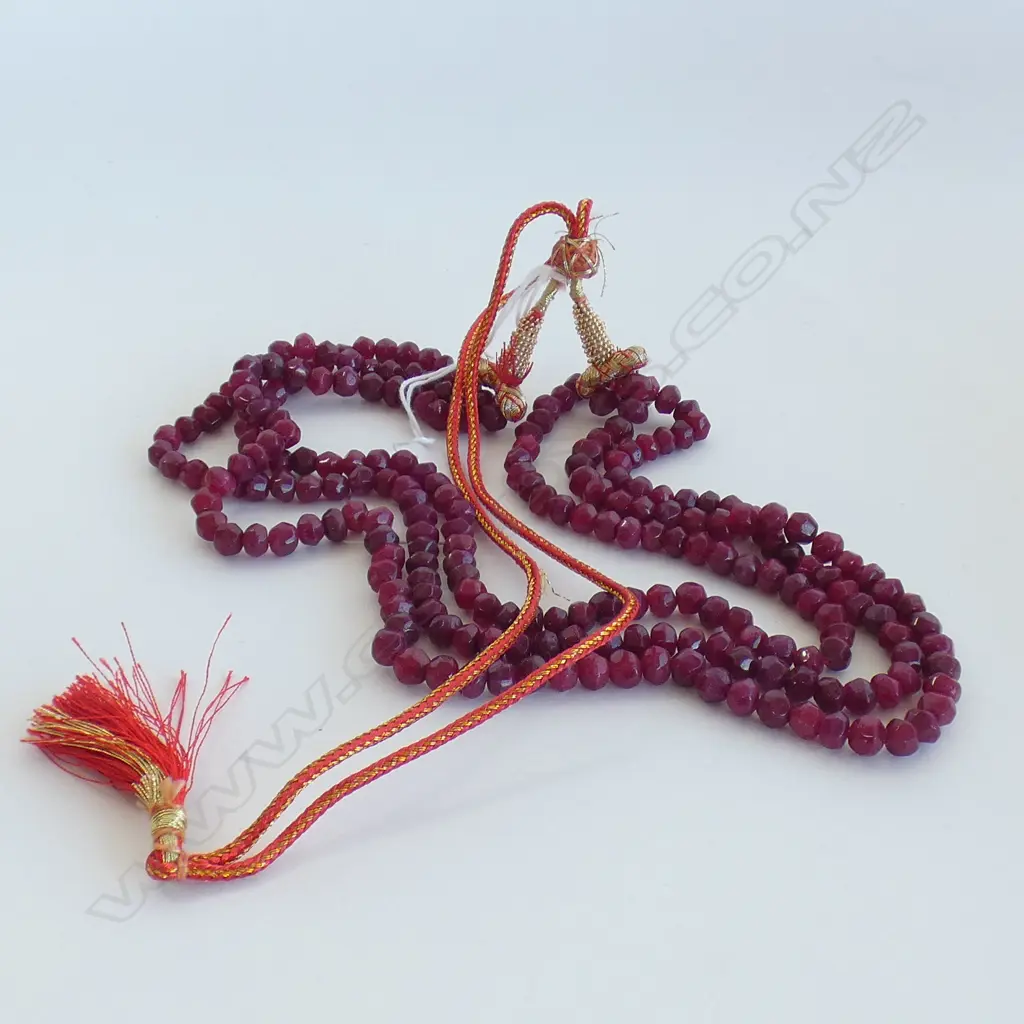 MULTI-STRAND RED FACET CUT GEMSTONE NECKLACE Image 1++