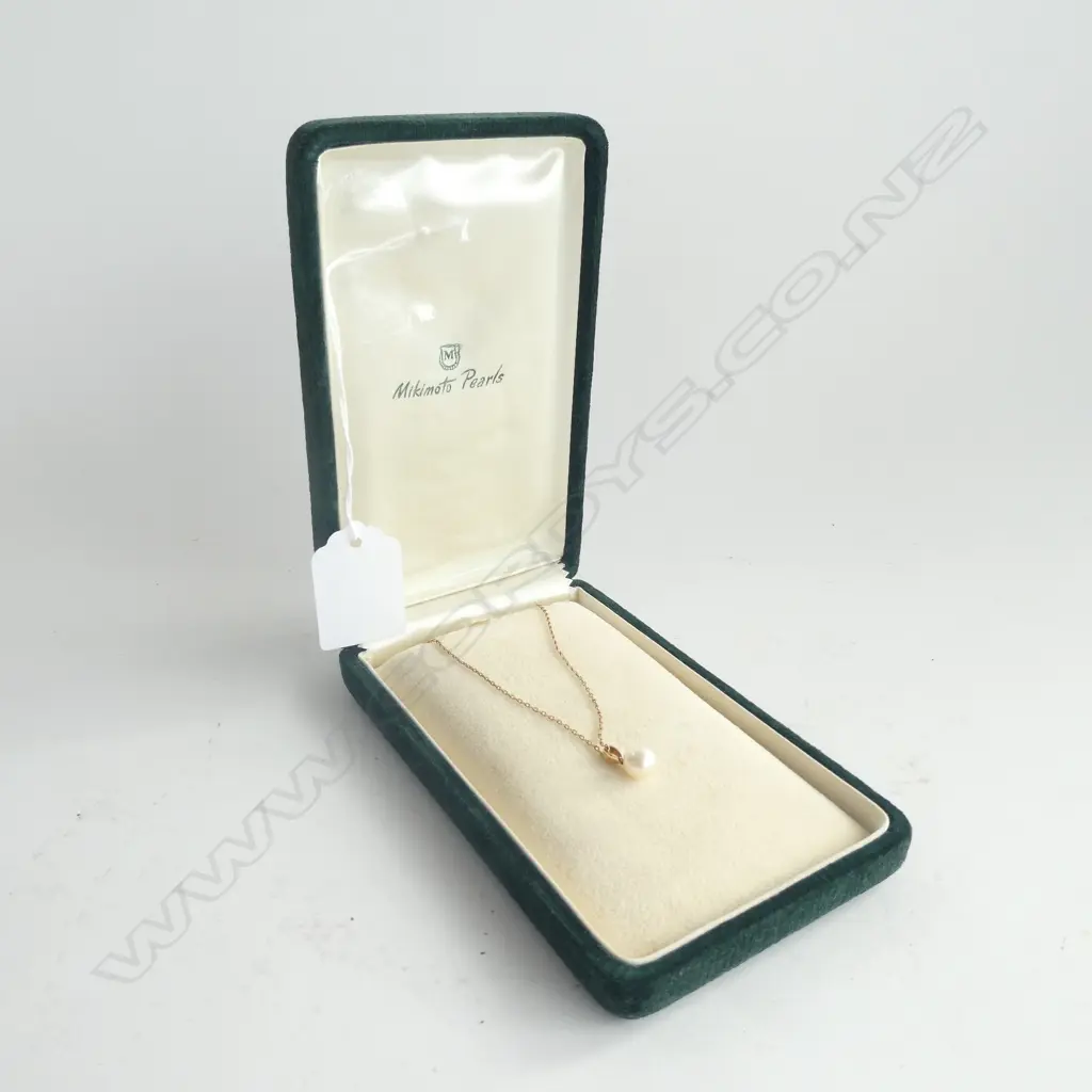 MIKIMOTO CULTURED PEARL PENDANT 14CT GOLD BALE AND CHAIN (in Mikimoto box with Mikimoto M on bale and clasp) Image 1++
