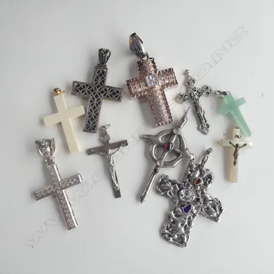 BAG 10  ASST CROSS PENDANTS & CRUCIFIXES INC. JADE