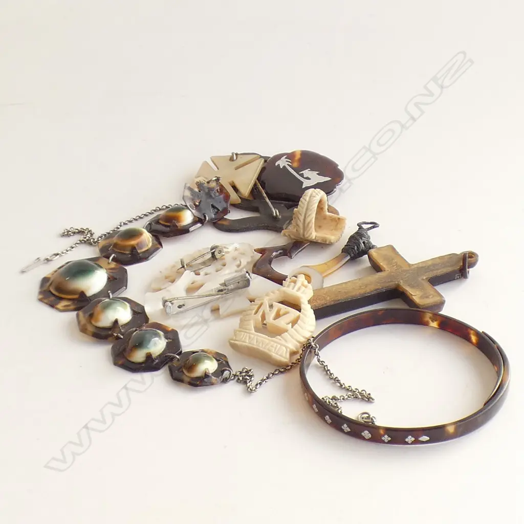 ASST. TORTOISESHELL, MOP JEWELLERY INCL. WAR SOUVENIRS Image 1++