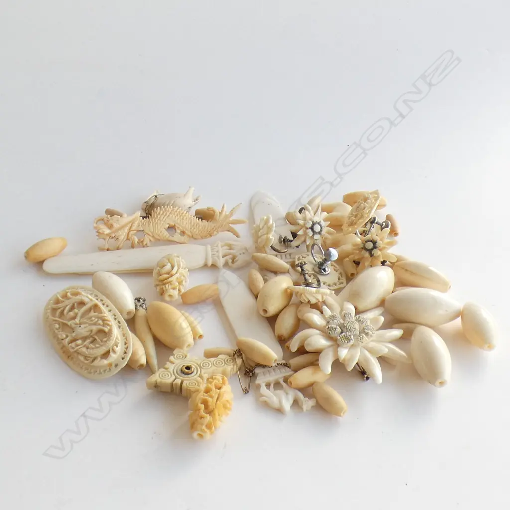 ASST. BONE & IVORY JEWELLERY, BEADS & ODDS Image 1++