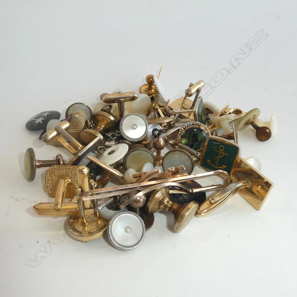 BAG OF CUFFLINKS, TIE PINS, CLIPS ETC. Image 1++