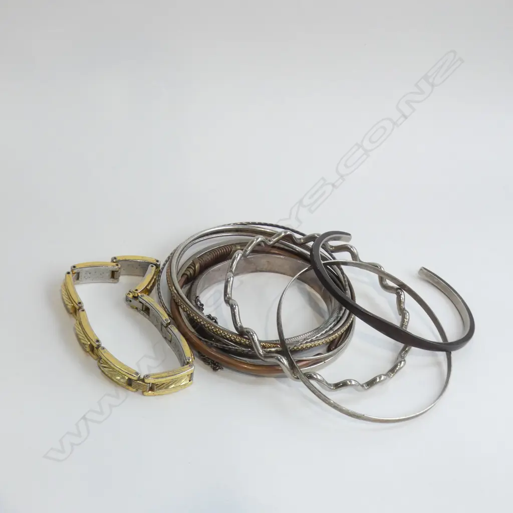 BAG ASST BRACELETS & BANGLES  Image 1++