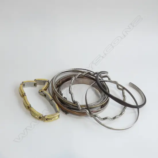BAG ASST BRACELETS & BANGLES 